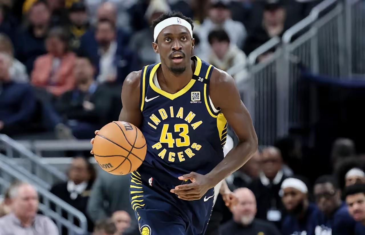 西亚卡姆在掘金比赛中表现优异，战术调整引发热议！